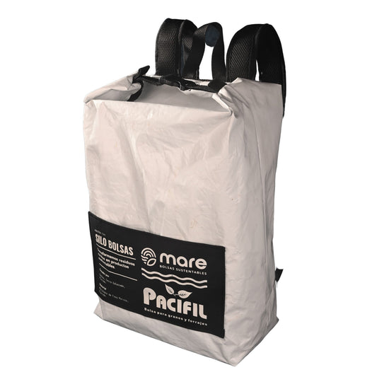 MOCHILA a base de material plástico reciclado